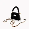 BOLSA MINI DE CRISTAL NEGRO BRILLANTE CON AZA NEGRA Y MARCA DORADA