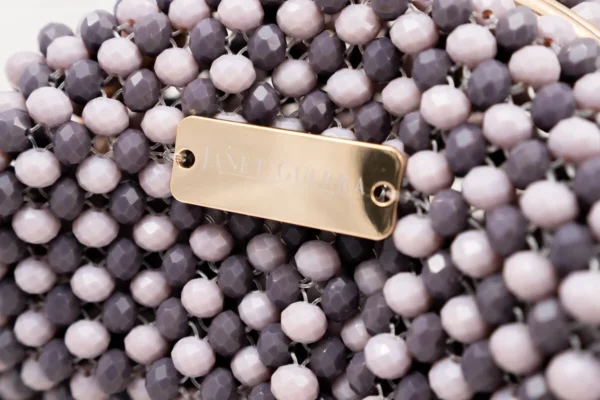 BOLSA MINI DE CRISTALES LILA CLARO Y LILA OBSCURO CON AZA DE MONEDERO