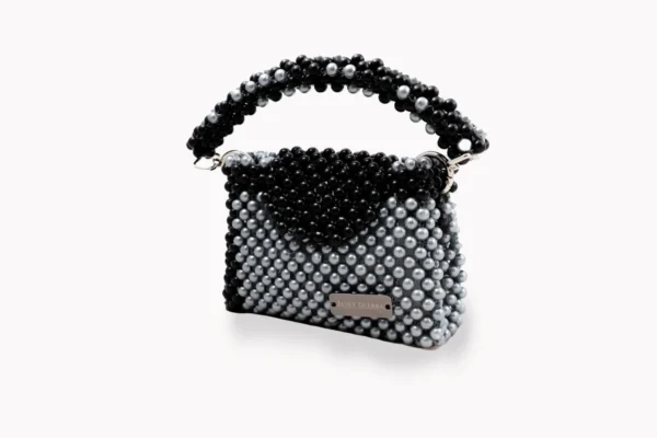 BOLSA MINI DE PERLA GRIS PERLA CON LATERAL DERECHO DE PERLA NEGRA