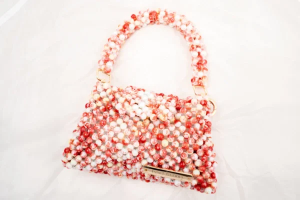 BOLSA MINI DE CRISTALES CON CRISTAL BLANCO LECHOSO CON ROJO Y AMARILLO MANCHADO