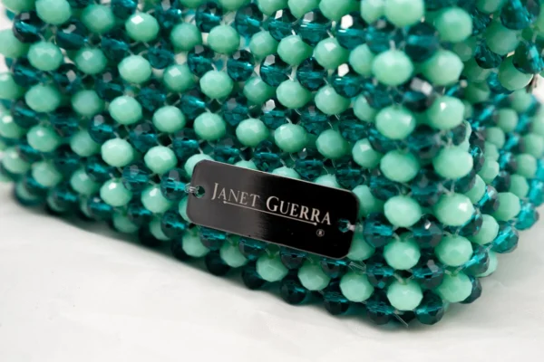 BOLSA PEQUEÑA DE CRISTALELS COLOR AQUE MATE Y PERLA CELESTE.