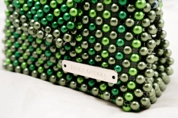 BOLSA PEQUEÑA DE PERLAS EN TONOS VERDES OLIVO, MUZGO, Y ESMERALDA