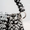 BOLSA MEDIANA CON CRISTSALES COLOR NEGROS Y PLATEADOS Y PERLAS PLATEADO PERLA MATE