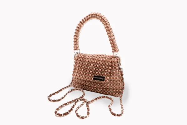 BOLSA MEDIANA DE CRISTALES COCOA CLARO Y PERLA COLOR CAFÉ MOCCA