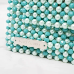 BOLSA MEDIANA DE CRISTALES AQUA MATE Y PERLAS COLOR VERDE MENTA CON AZA DE LOS MISMOS COLORES