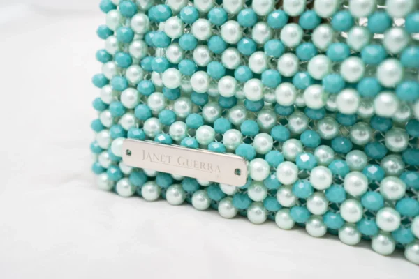 BOLSA MEDIANA DE CRISTALES AQUA MATE Y PERLAS COLOR VERDE MENTA CON AZA DE LOS MISMOS COLORES