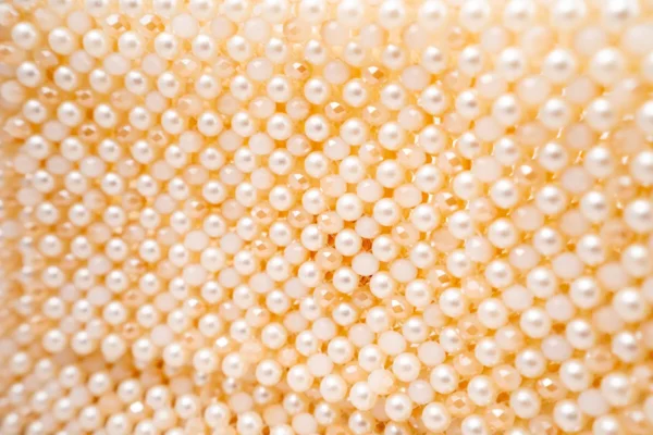 BOLSA GRANDE CON PERLAS COLOR BLANCO MARFIL Y CRISTALES BLANCO MARFIL CON DESTELLOS BEIGE