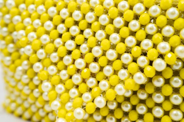 BOLSA GRANDE EN CRISTAL TRANSPARENTE AMARILLO CANARIO Y PERLAS AMARILLAS