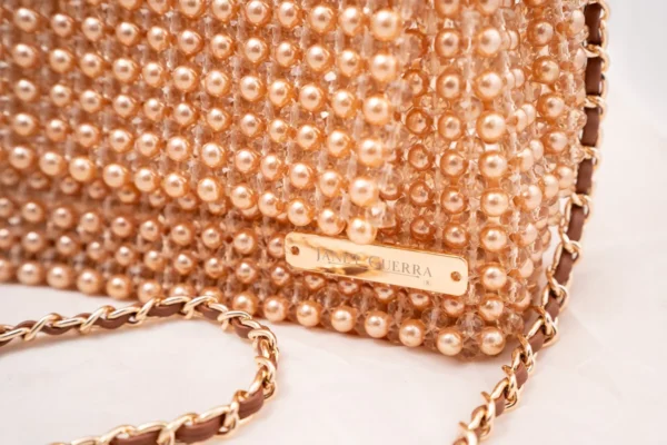 BOLSA  GRANDE CRISTALS BEIGE Y CAFÉ COBRE CON AZA CORTA DE LOS MISMOS TONOS