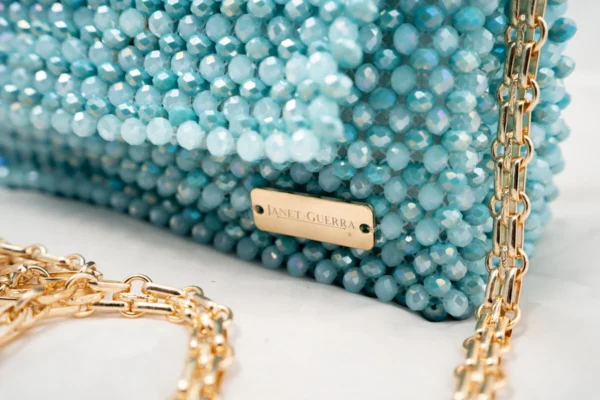 BOLSA GRANDE CON CRISTALES CELESTE TORNASOL Y PERLA CELESTE