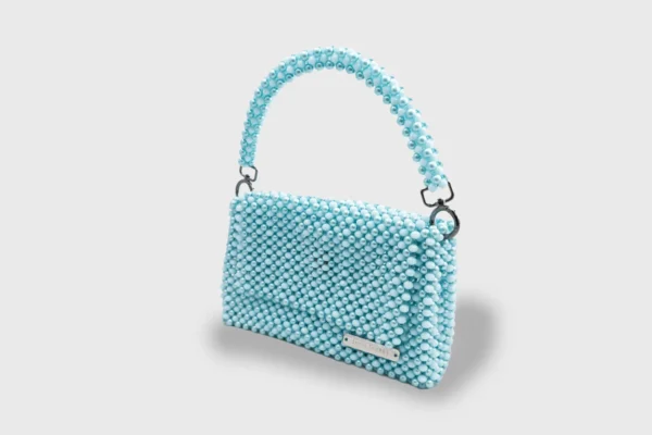 BOLSA GRANDE CON CRISTALES CELESTE MATE Y PERLA CELESTE