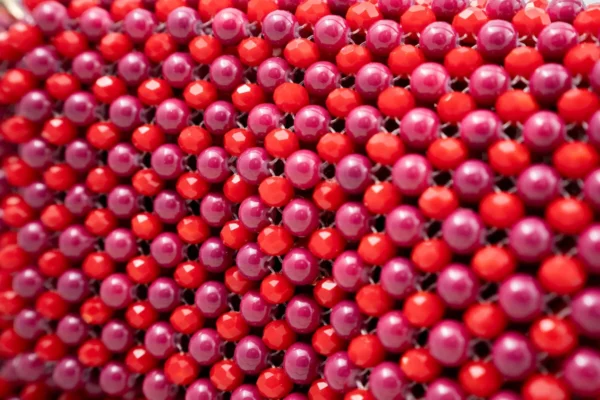 BOLSA GRANDE CON CRISTALES ROJO Y CRISTAL TIPO PERLA CORINTO