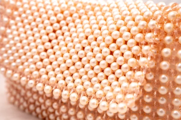 BOLSA GRANDE DE CRISTALES ROSA BABY TRANSPARENTE CON PERLA COLOR PEACH