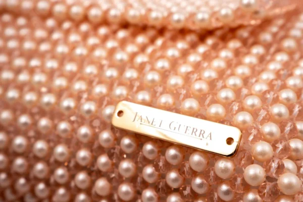 BOLSA GRANDE DE CRISTALES ROSA BABY TRANSPARENTE CON PERLA COLOR PEACH